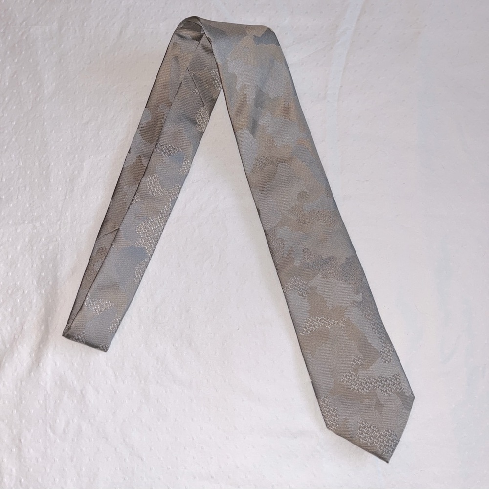 Michael Kors Silver Gray MK monogram Camouflage Slim Satin Tie Modern 3" Width